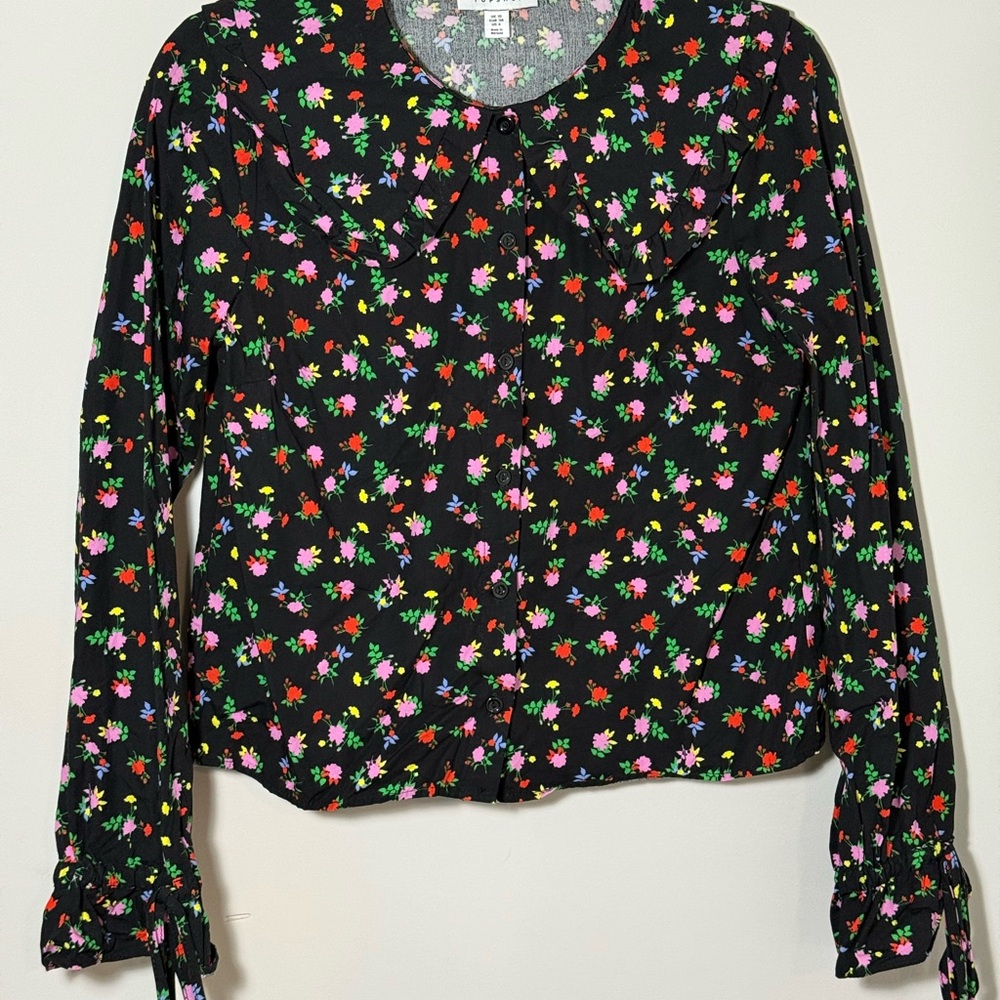 Floral Black Buttondown Blouse with Peter Pan Collar